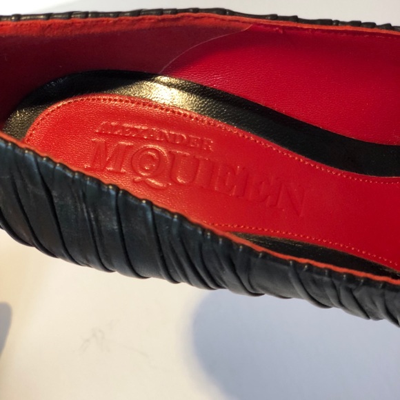 Alexander McQueen Black Leather Pumps - Picture 9 of 11
